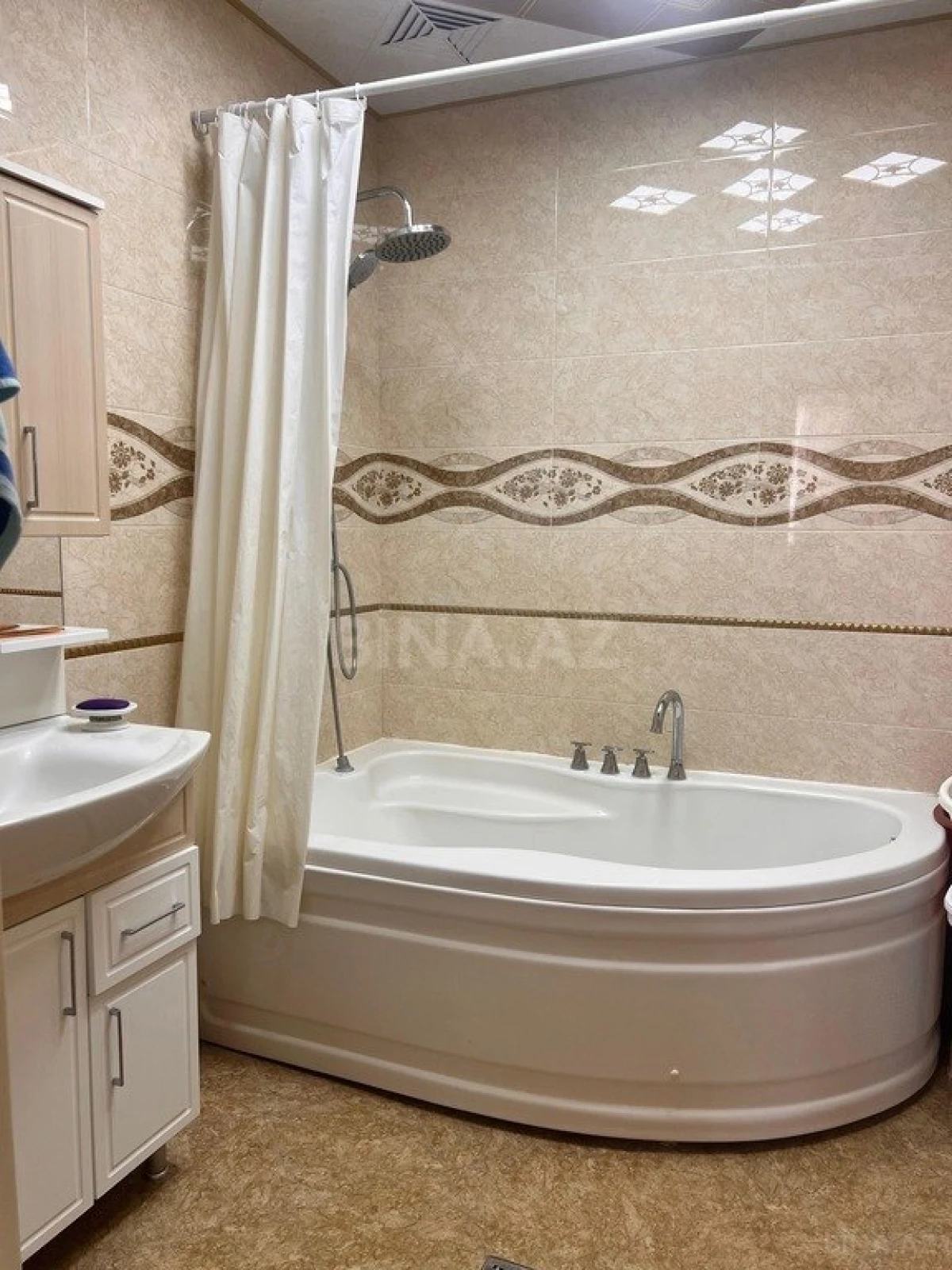 Satılır 3 otaqlı mənzil 125 m²