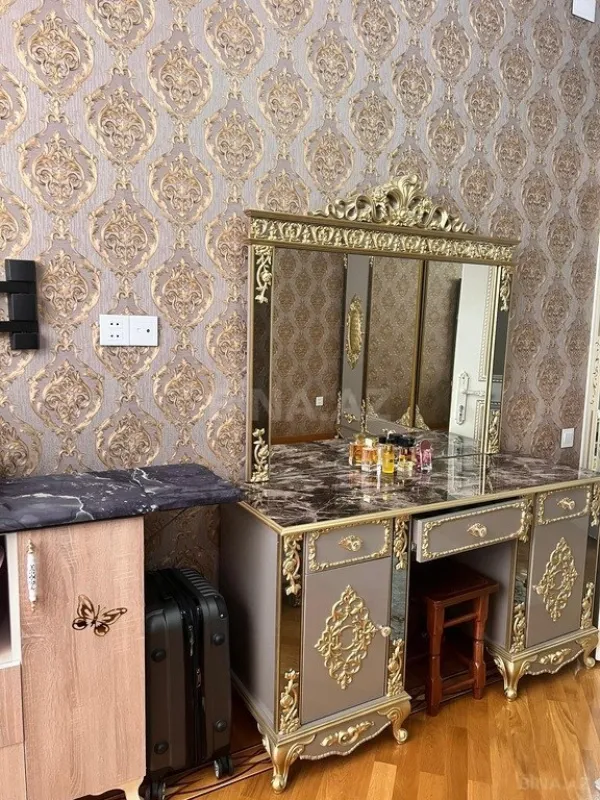 Satılır 3 otaqlı mənzil 125 m²