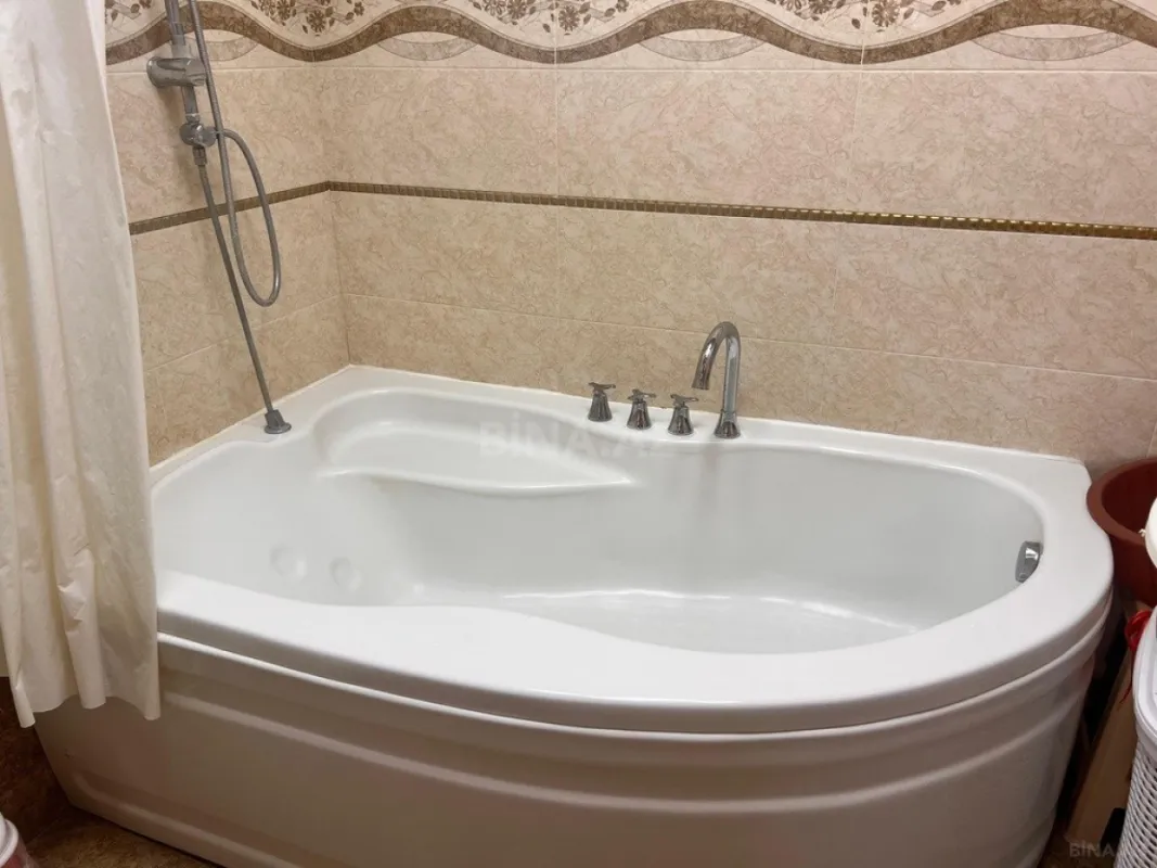 Satılır 3 otaqlı mənzil 125 m²