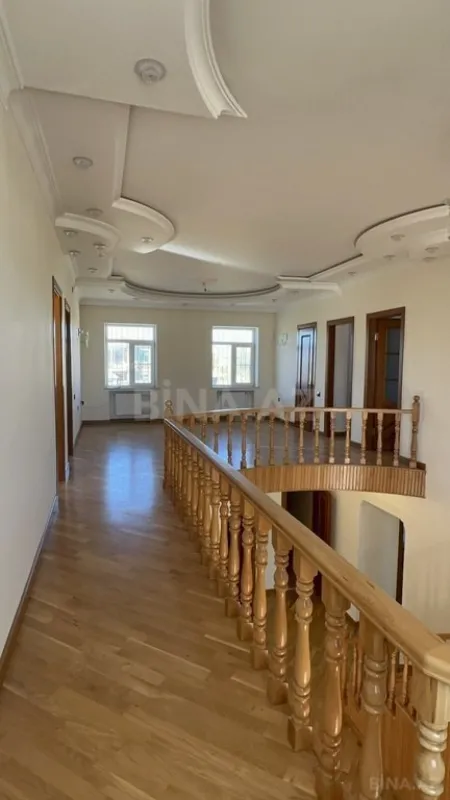Satılır 7 otaqlı həyət evi 240 m²