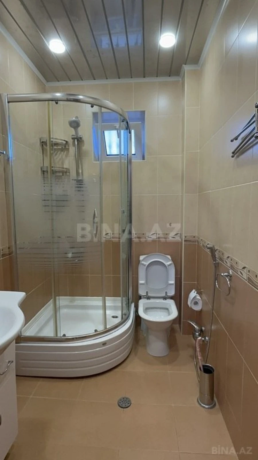 Satılır 7 otaqlı həyət evi 240 m²
