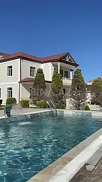 Satılır 7 otaqlı həyət evi 240 m²