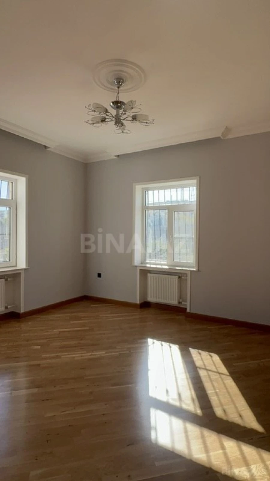 Satılır 7 otaqlı həyət evi 240 m²
