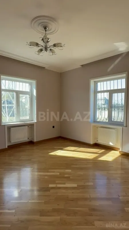 Satılır 7 otaqlı həyət evi 240 m²