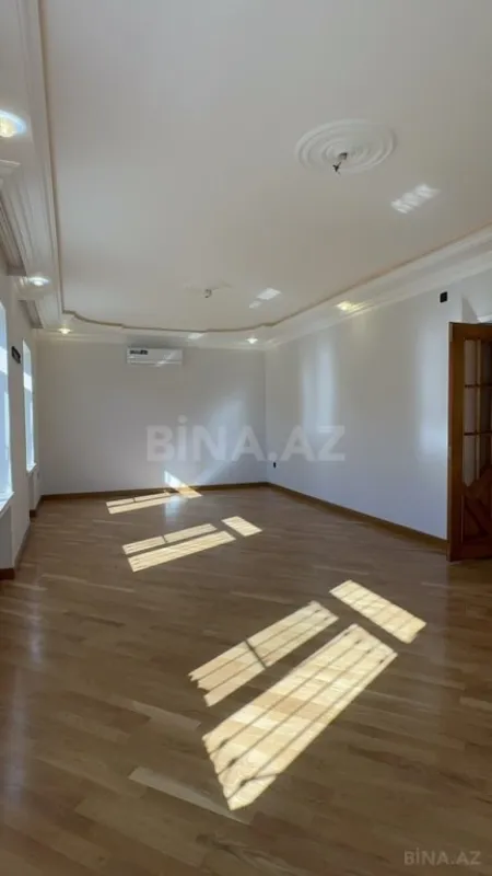 Satılır 7 otaqlı həyət evi 240 m²
