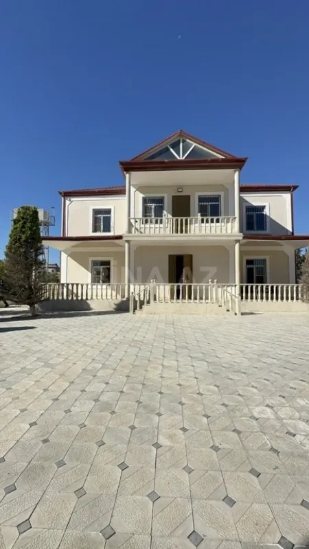 Satılır 7 otaqlı həyət evi 240 m²