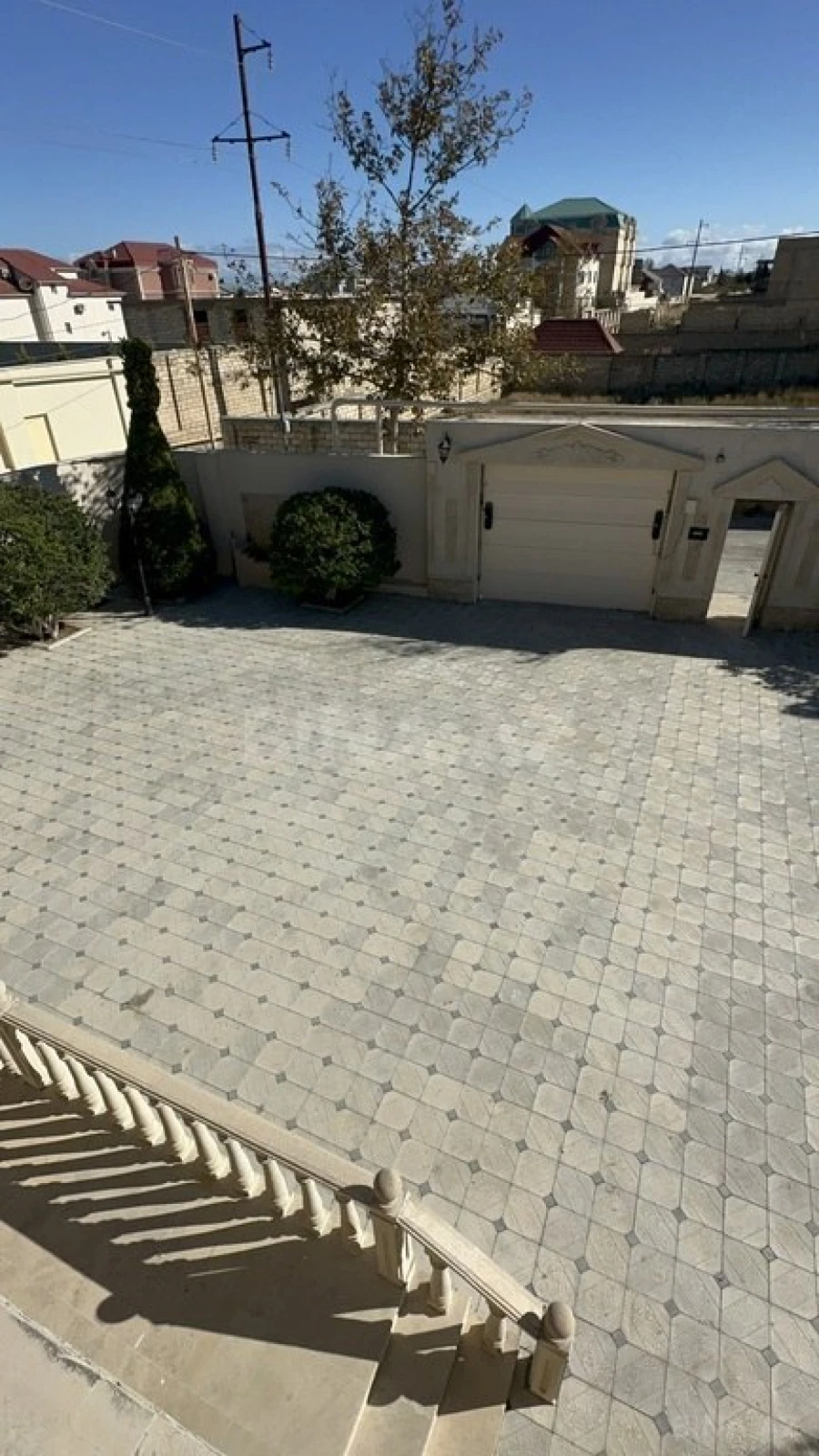 Satılır 7 otaqlı həyət evi 240 m²