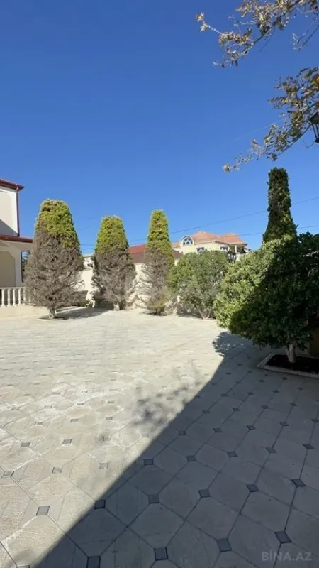 Satılır 7 otaqlı həyət evi 240 m²
