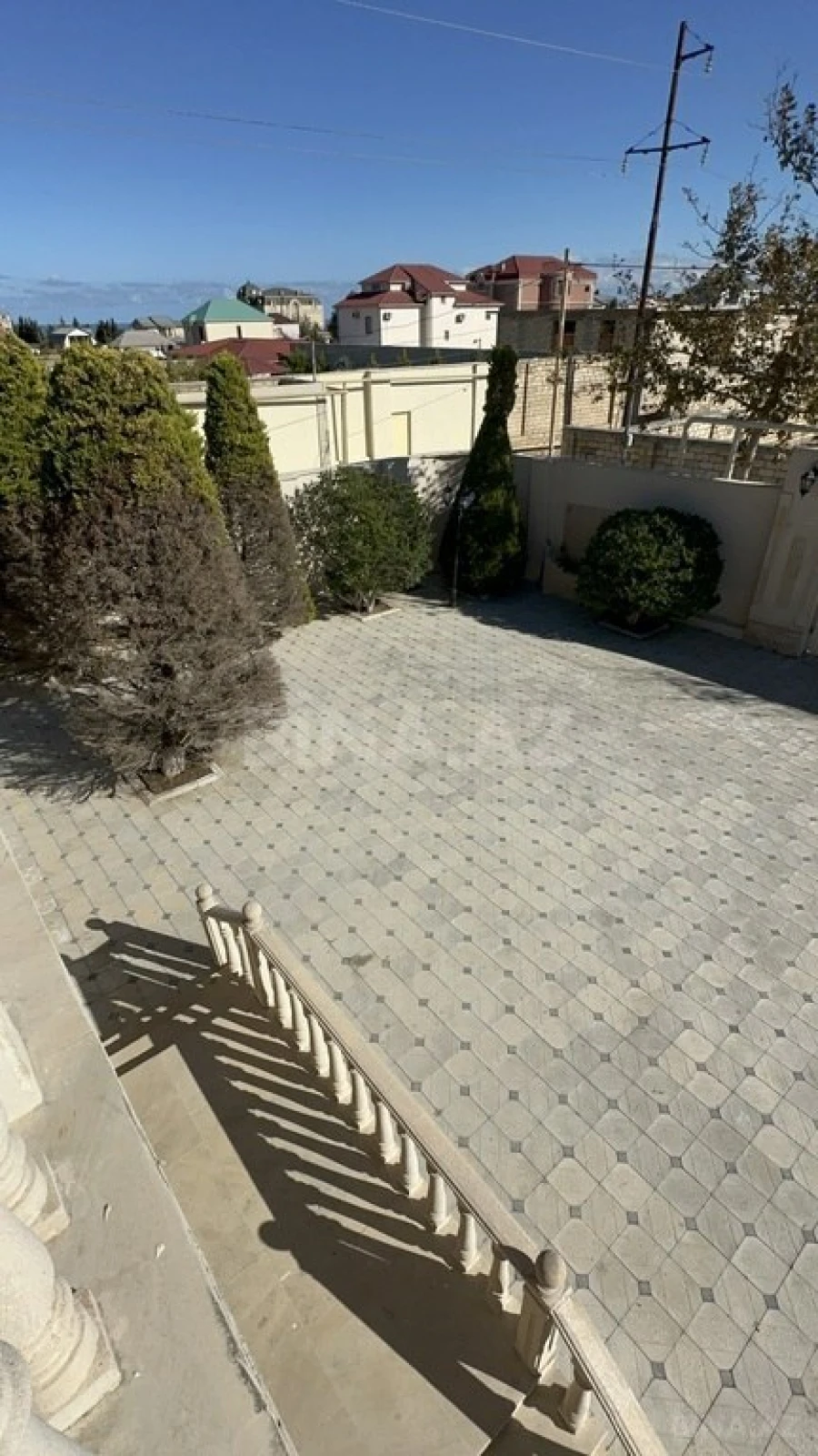 Satılır 7 otaqlı həyət evi 240 m²