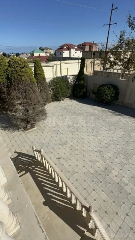 Satılır 7 otaqlı həyət evi 240 m²