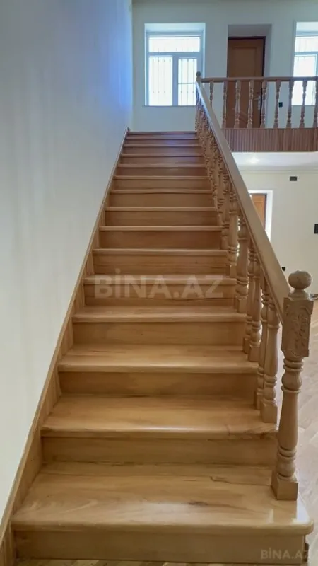 Satılır 7 otaqlı həyət evi 240 m²