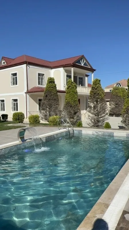 Satılır 7 otaqlı həyət evi 240 m²