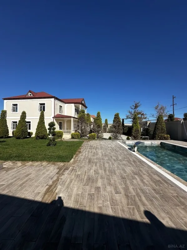 Satılır 7 otaqlı həyət evi 240 m²
