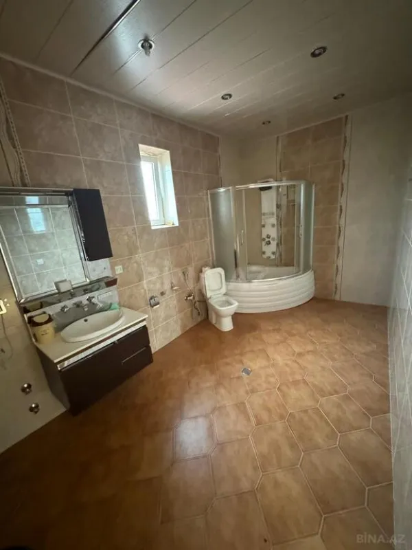 Satılır 5 otaqlı həyət evi 350 m²