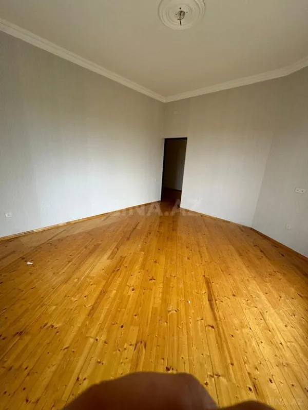 Satılır 5 otaqlı həyət evi 350 m²