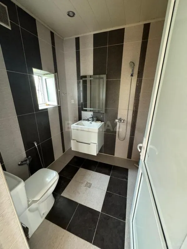 Satılır 5 otaqlı həyət evi 350 m²