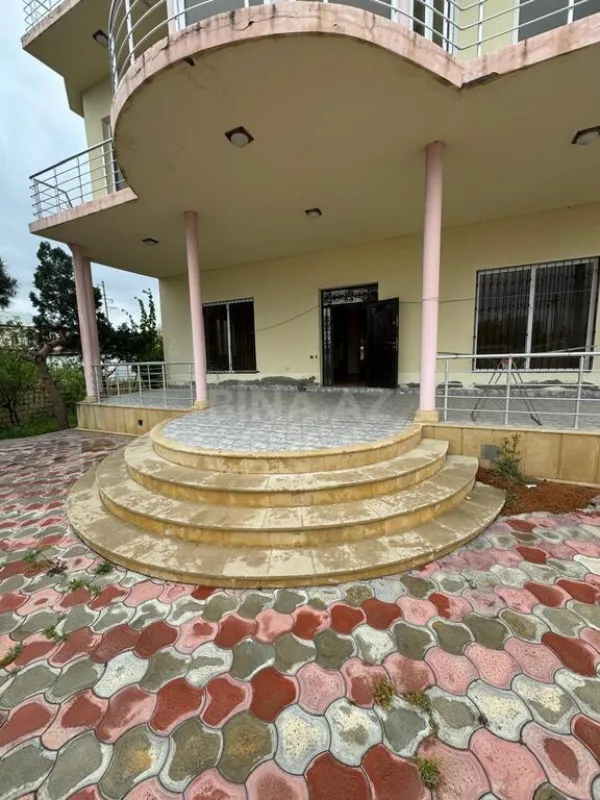 Satılır 5 otaqlı həyət evi 350 m²
