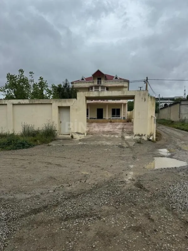 Satılır 5 otaqlı həyət evi 350 m²