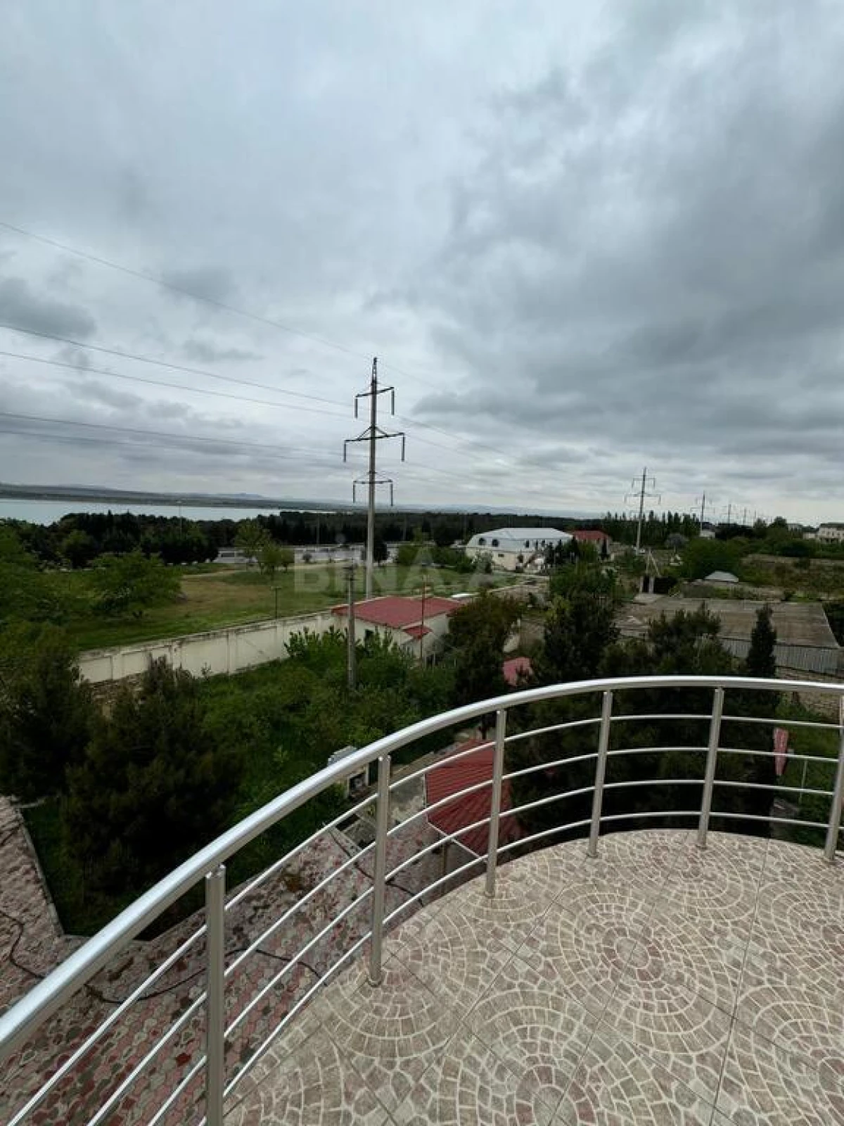 Satılır 5 otaqlı həyət evi 350 m²