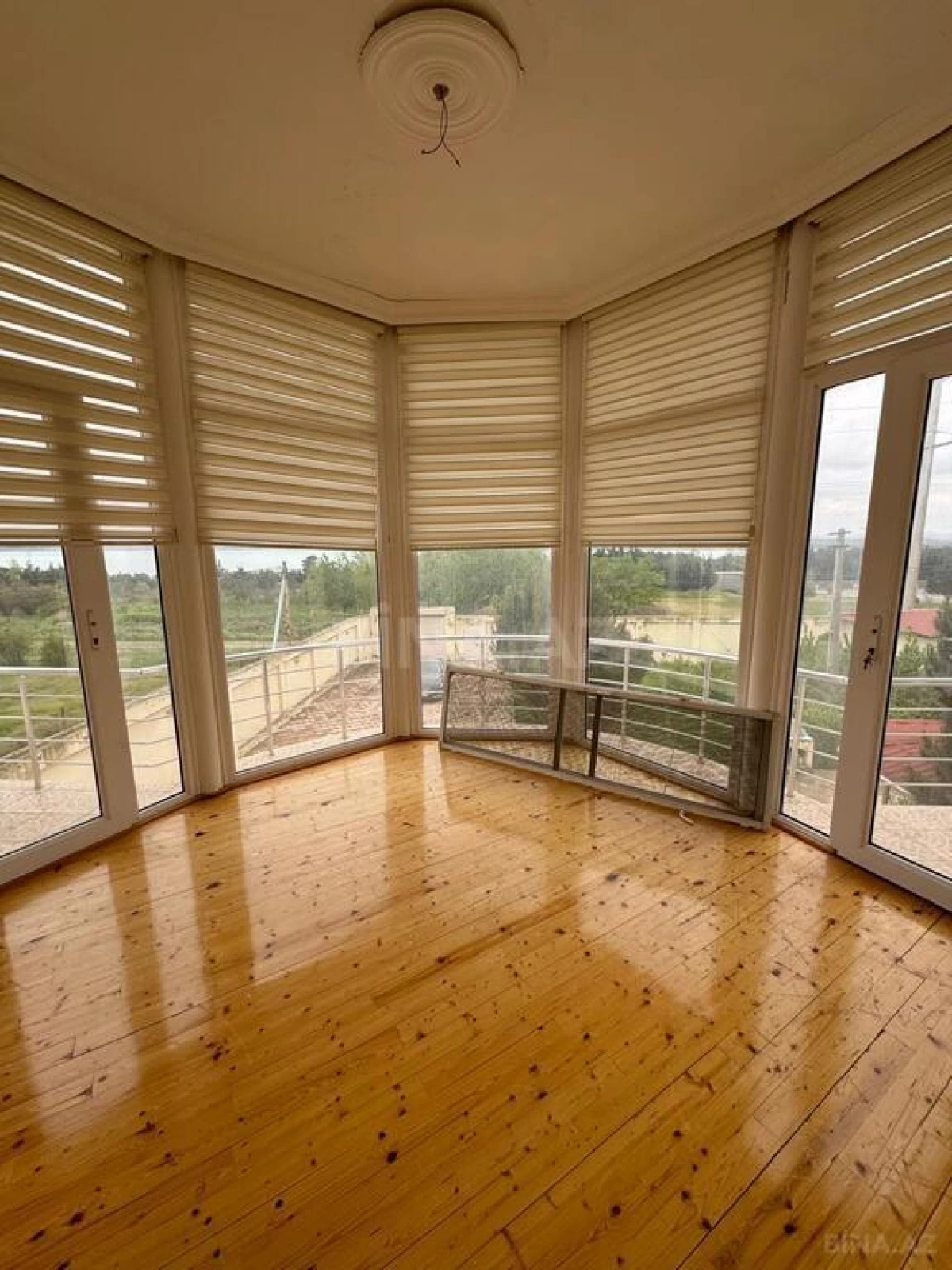 Satılır 5 otaqlı həyət evi 350 m²