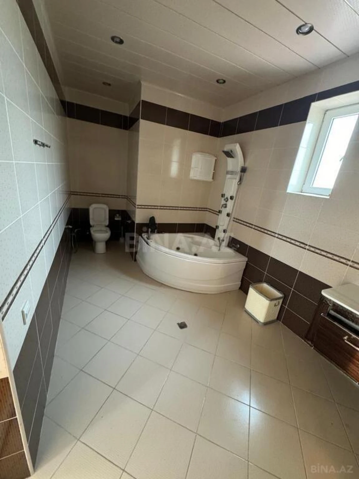 Satılır 5 otaqlı həyət evi 350 m²