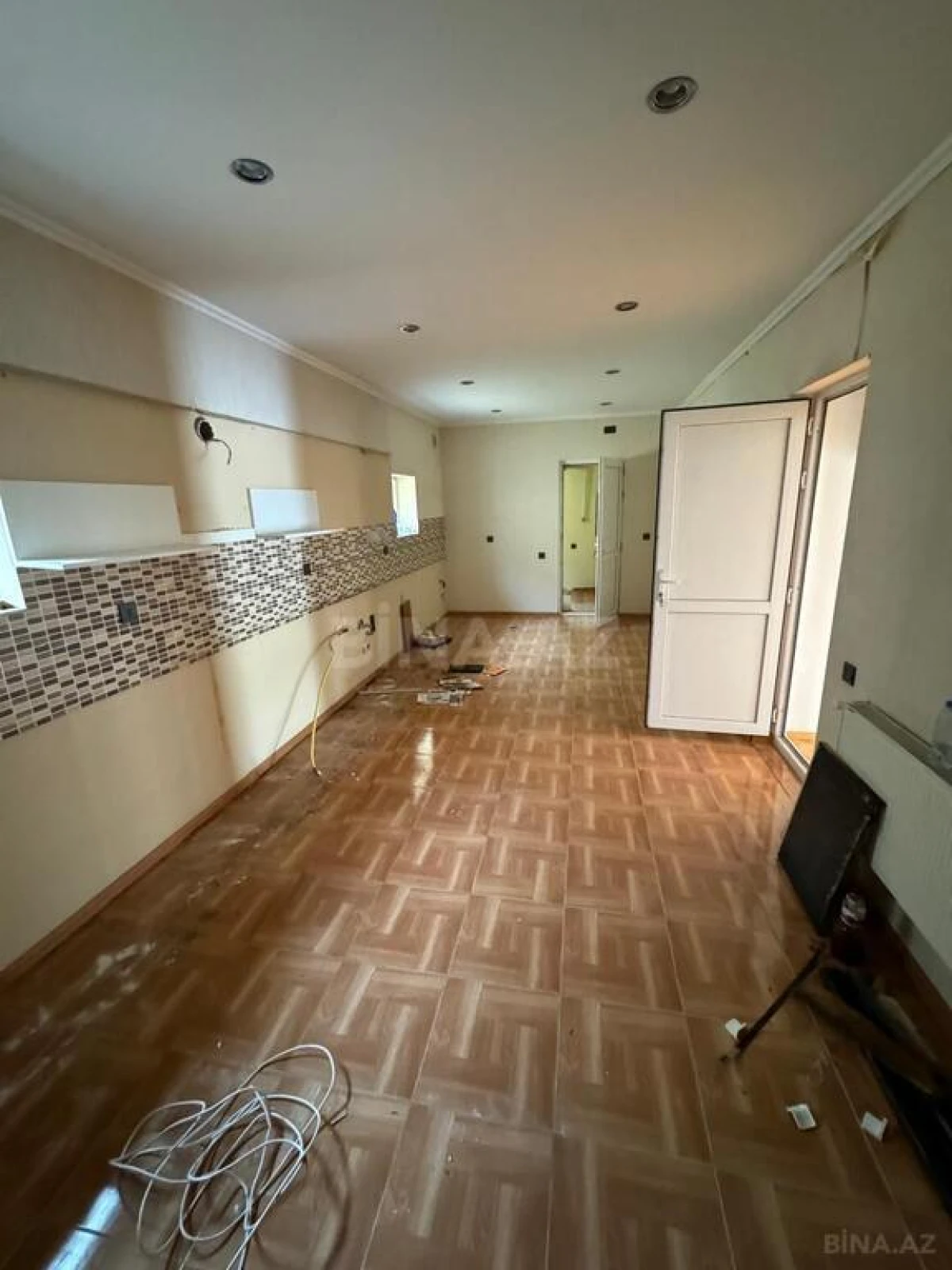 Satılır 5 otaqlı həyət evi 350 m²