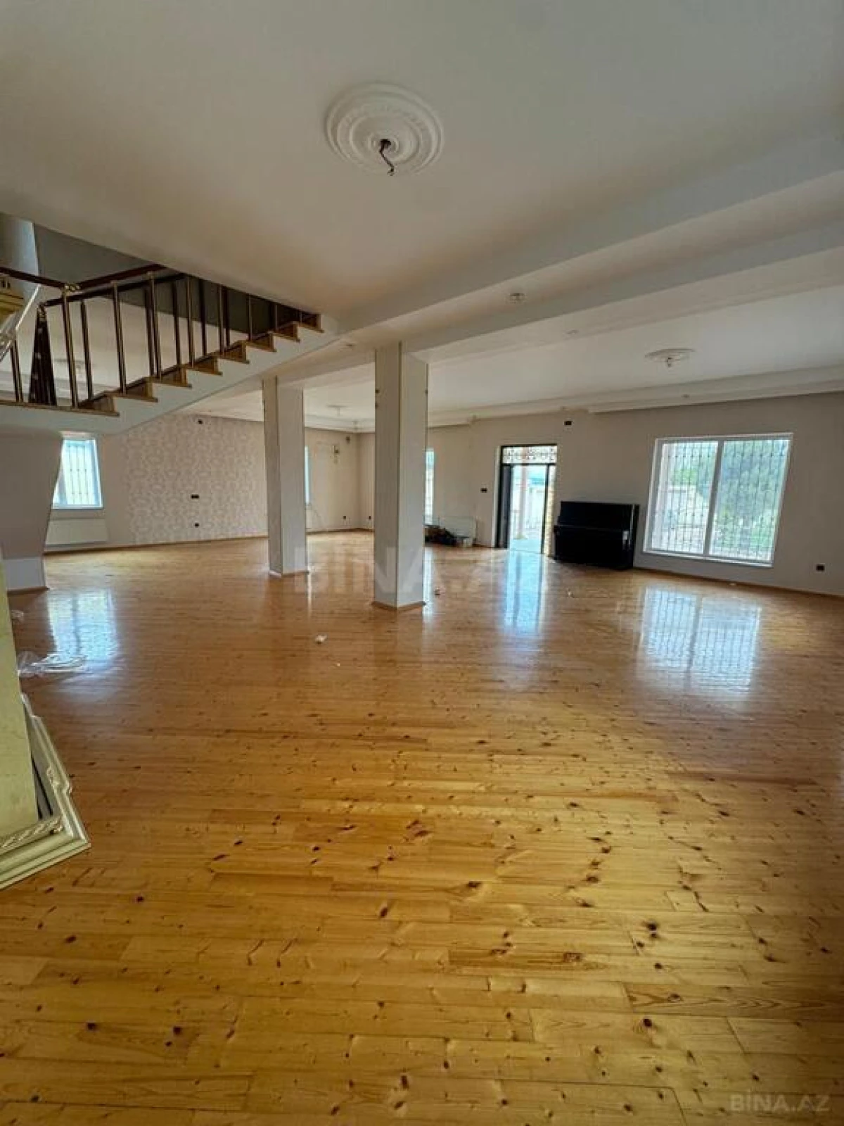 Satılır 5 otaqlı həyət evi 350 m²