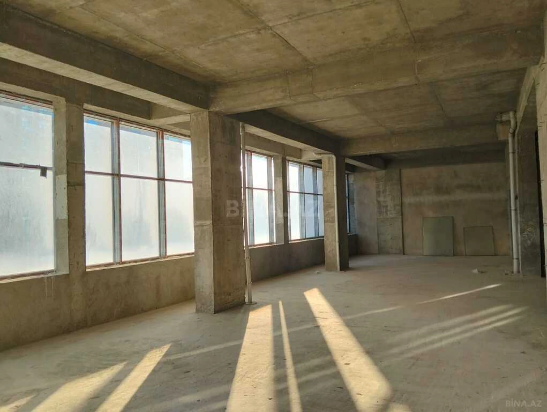 Satılır obyekt 400 m²