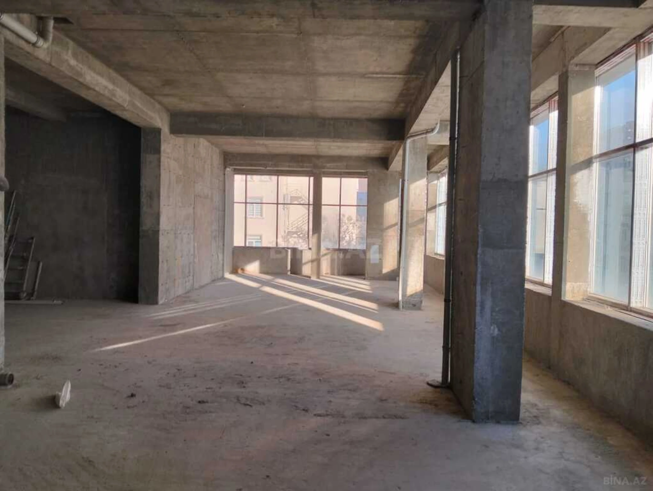 Satılır obyekt 400 m²