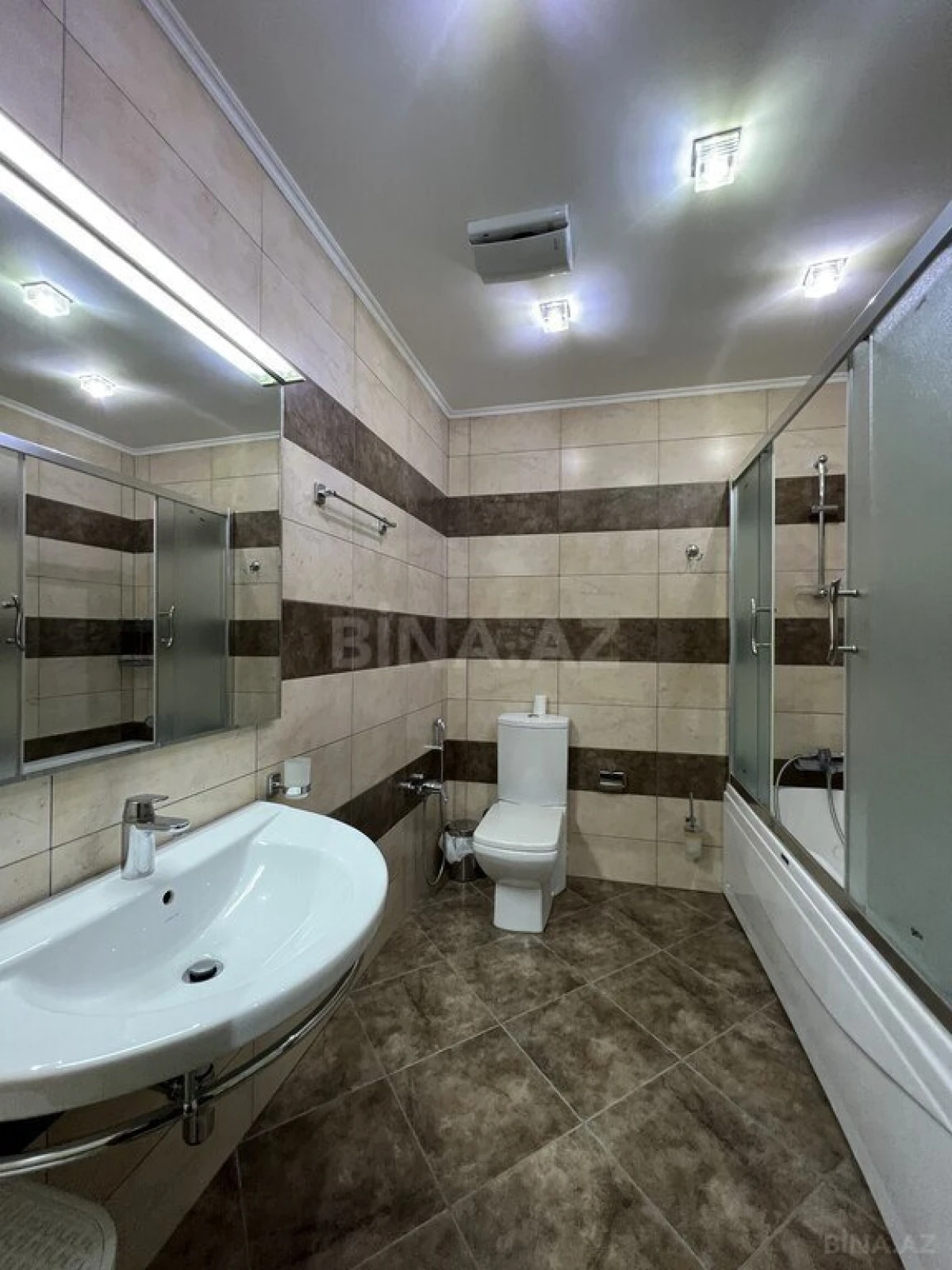 Kirayə verilir 2 otaqlı mənzil 95 m²