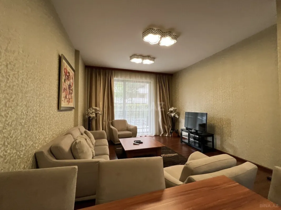 Kirayə verilir 2 otaqlı mənzil 95 m²