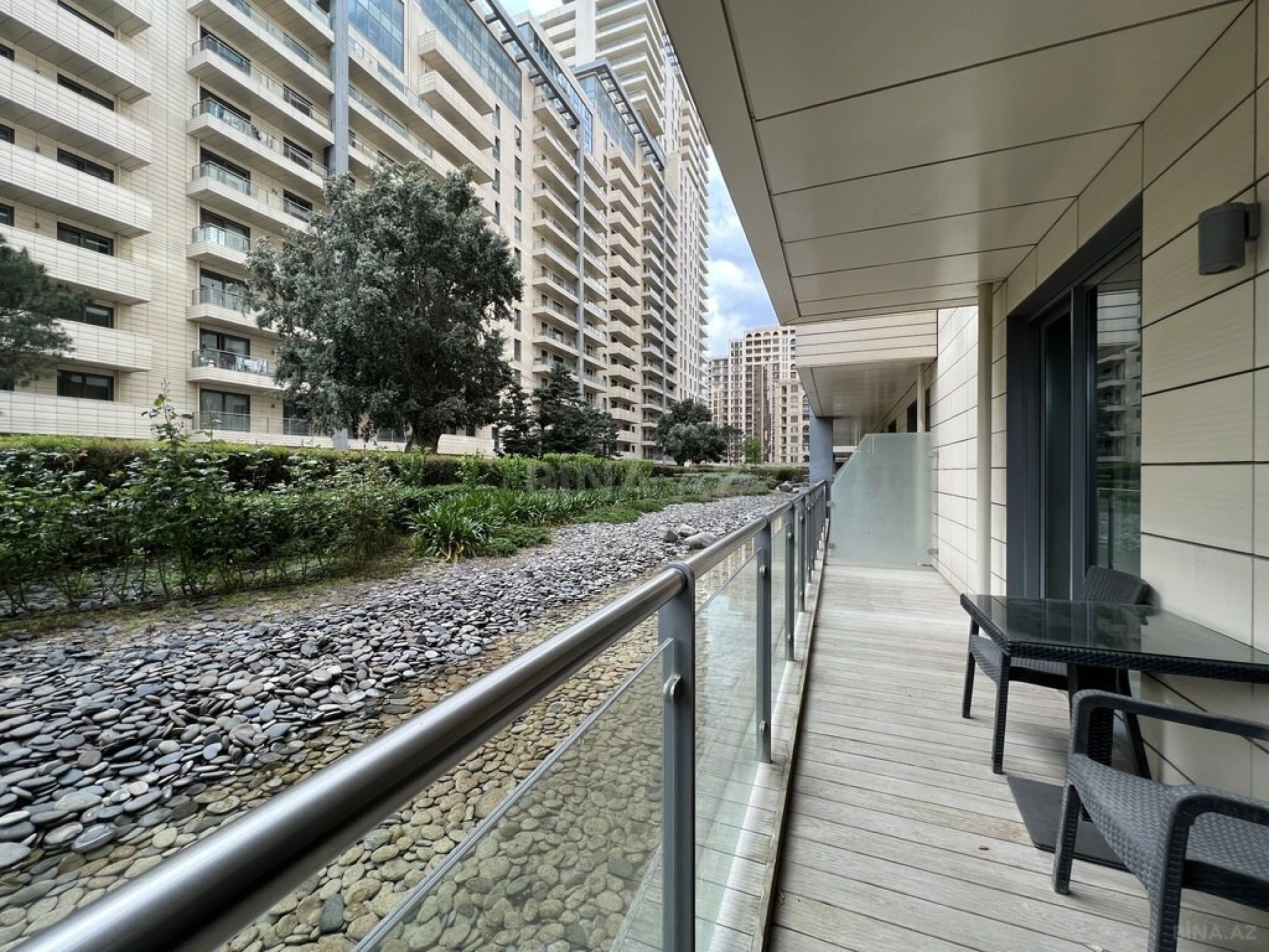 Kirayə verilir 2 otaqlı mənzil 95 m²