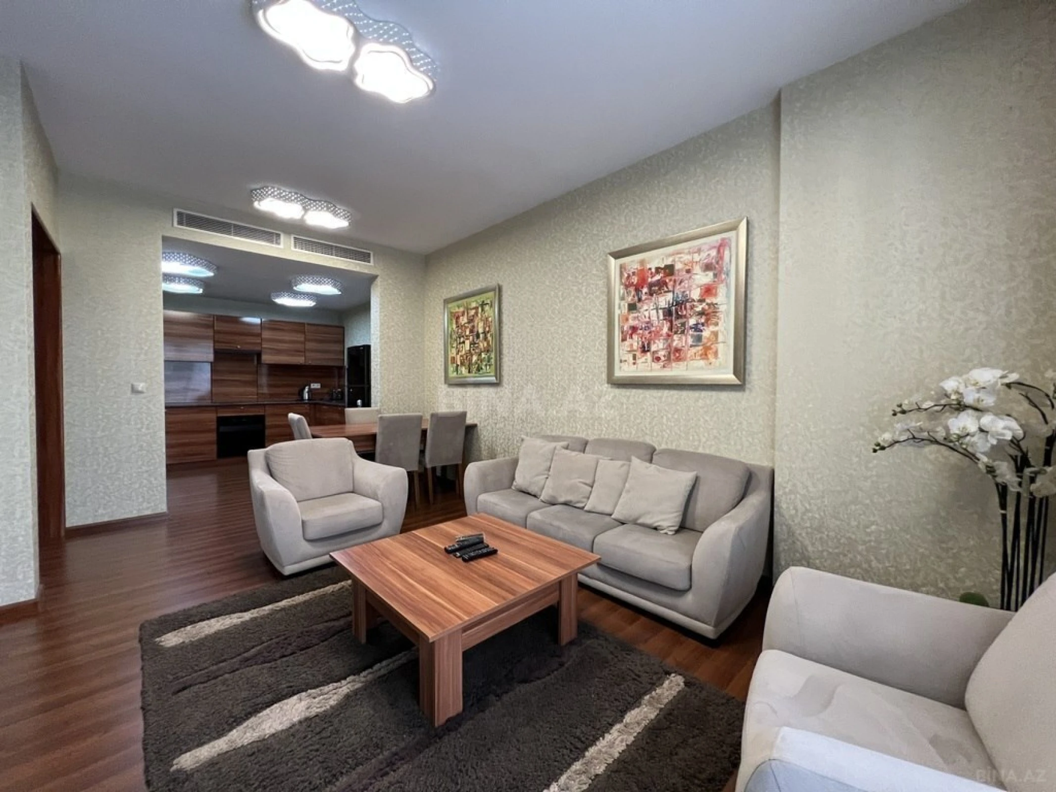 Kirayə verilir 2 otaqlı mənzil 95 m²