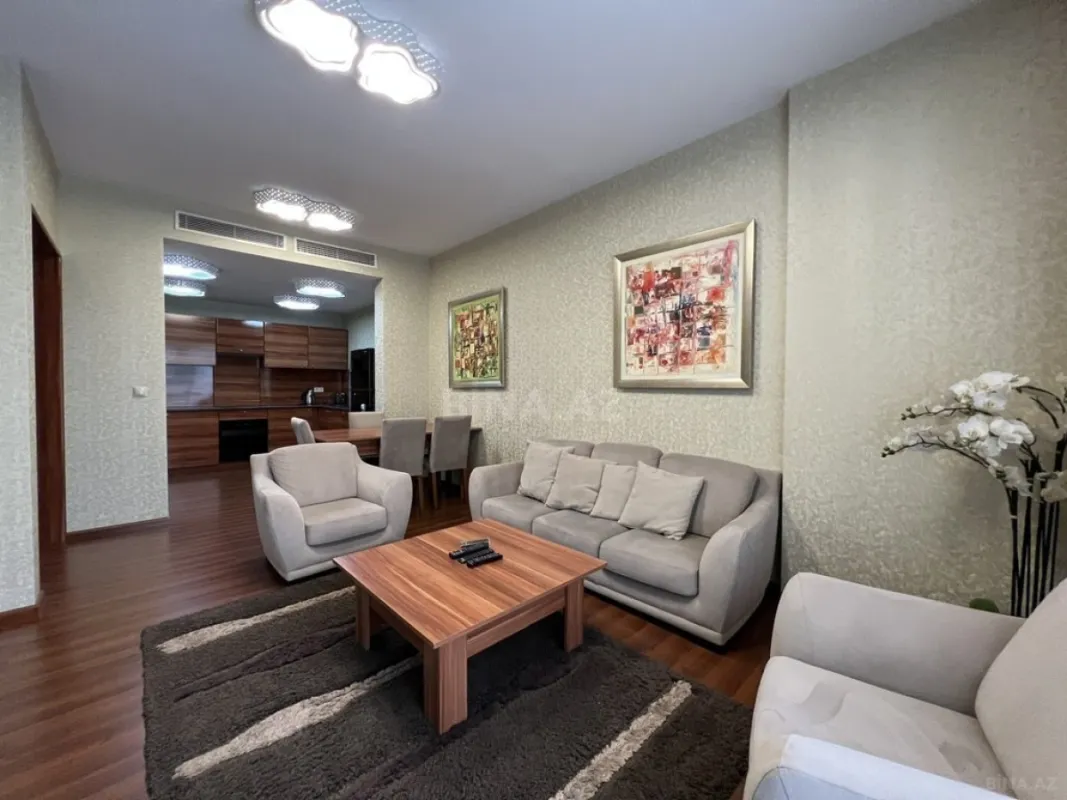 Kirayə verilir 2 otaqlı mənzil 95 m²