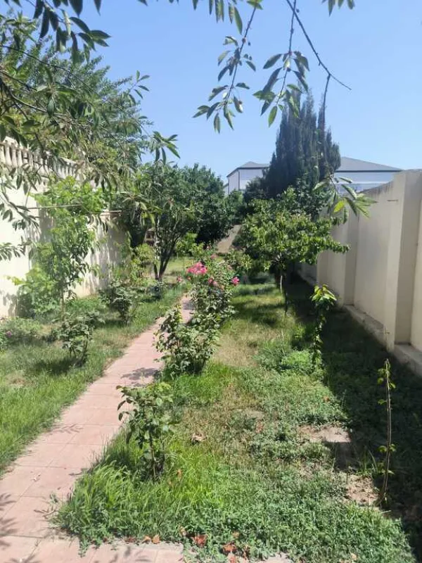 Satılır 5 otaqlı həyət evi 360 m²