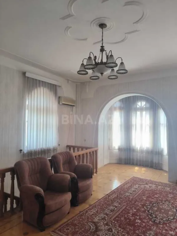Satılır 5 otaqlı həyət evi 360 m²