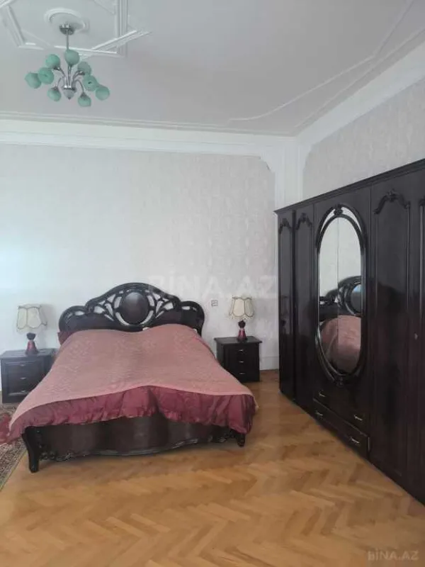 Satılır 5 otaqlı həyət evi 360 m²