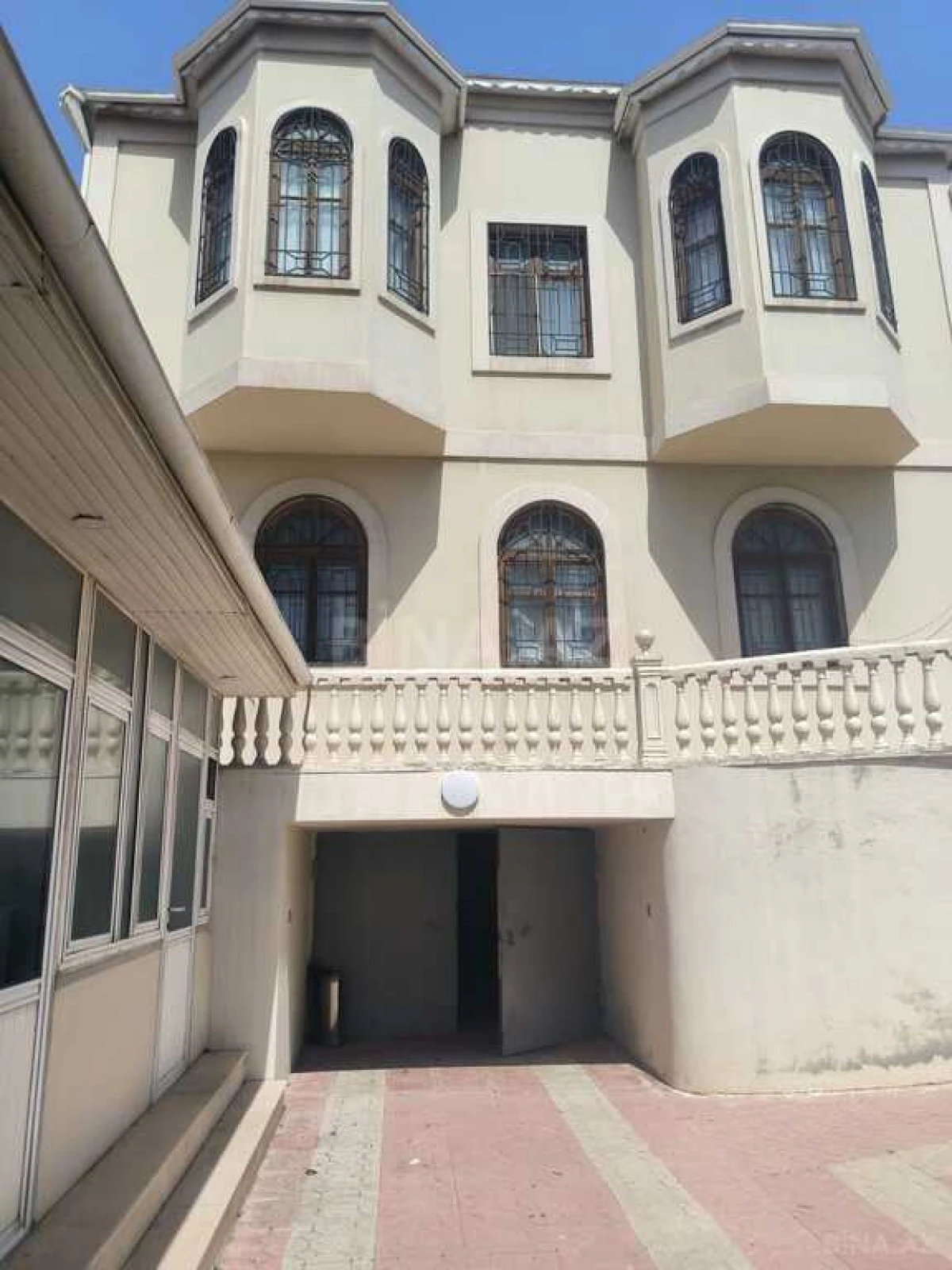 Satılır 5 otaqlı həyət evi 360 m²