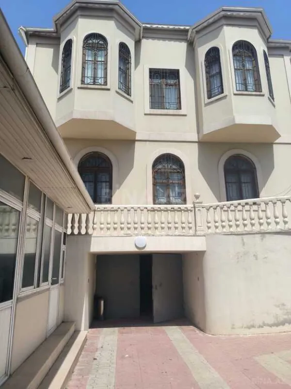 Satılır 5 otaqlı həyət evi 360 m²