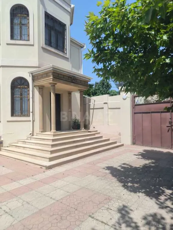 Satılır 5 otaqlı həyət evi 360 m²