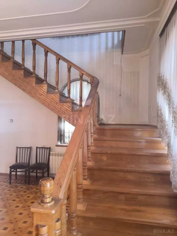 Satılır 5 otaqlı həyət evi 360 m²