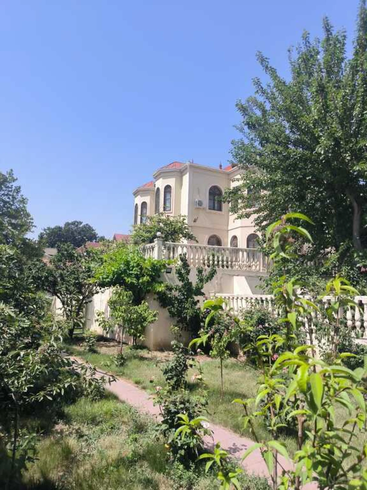 Satılır 5 otaqlı həyət evi 360 m²