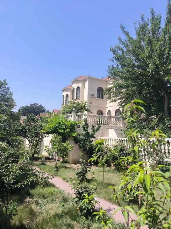 Satılır 5 otaqlı həyət evi 360 m²