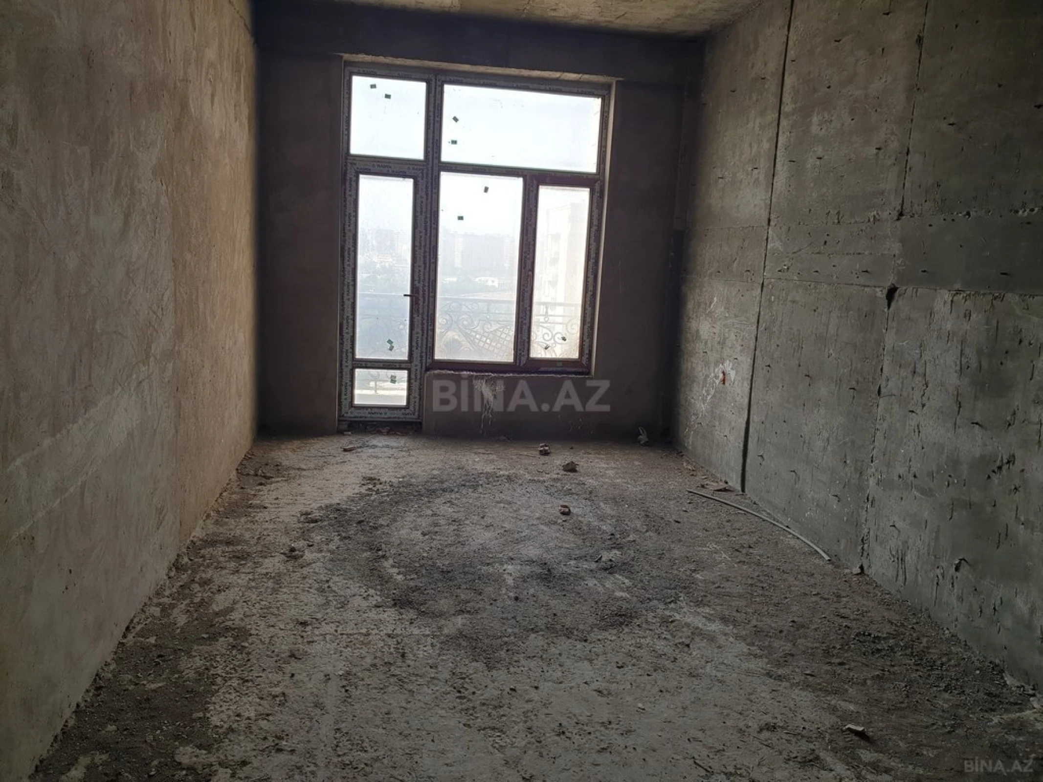 Satılır 4 otaqlı mənzil 209.8 m²