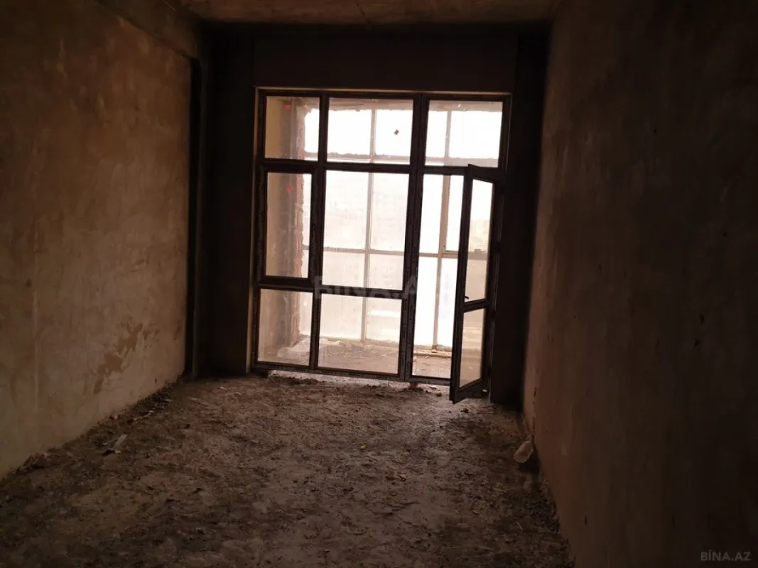 Satılır 4 otaqlı mənzil 209.8 m²