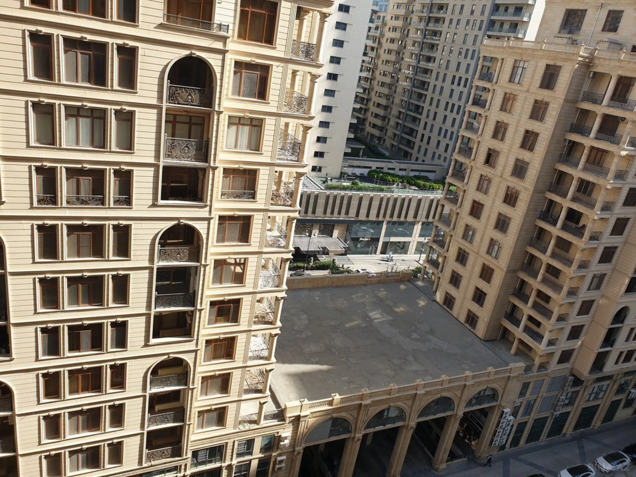 Satılır 4 otaqlı mənzil 209.8 m²