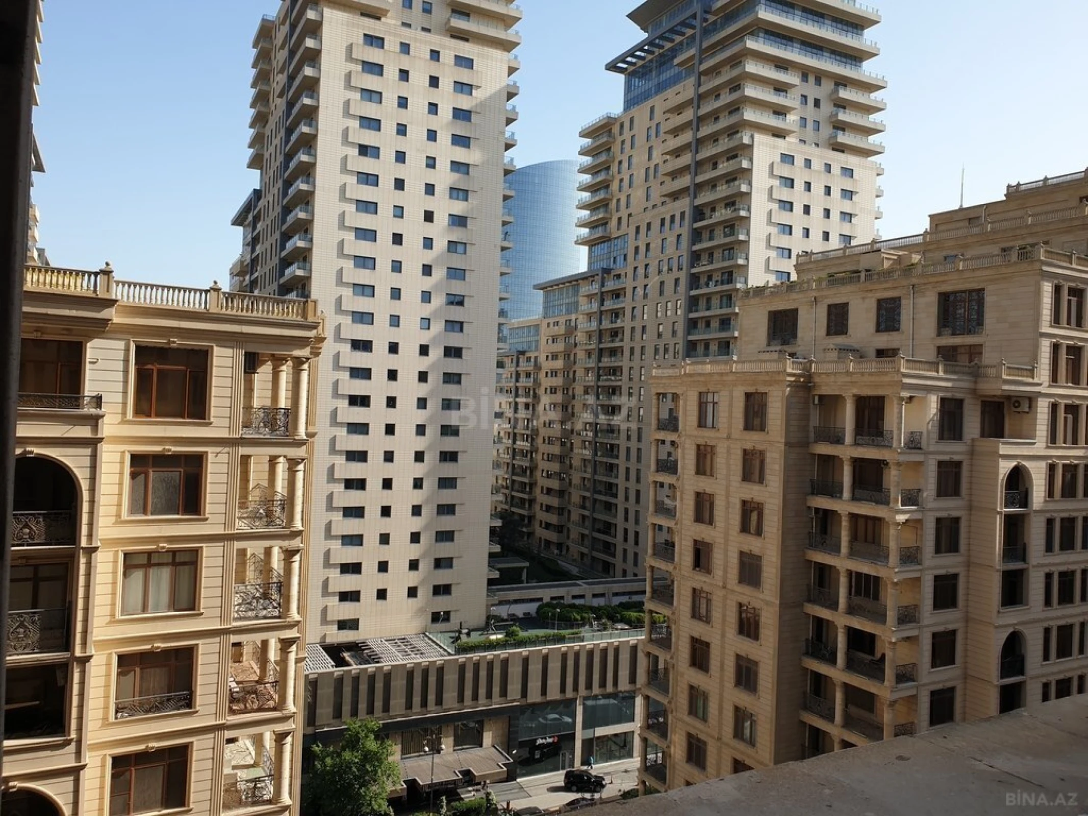 Satılır 4 otaqlı mənzil 209.8 m²