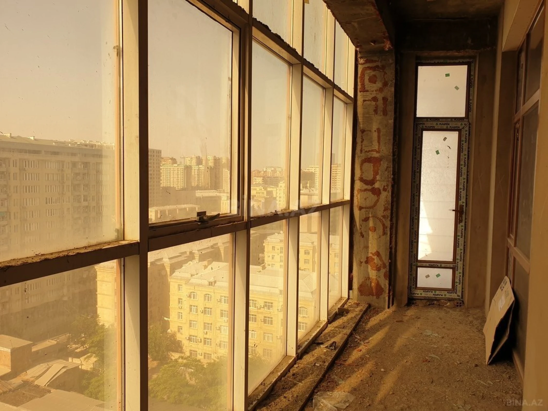 Satılır 4 otaqlı mənzil 209.8 m²