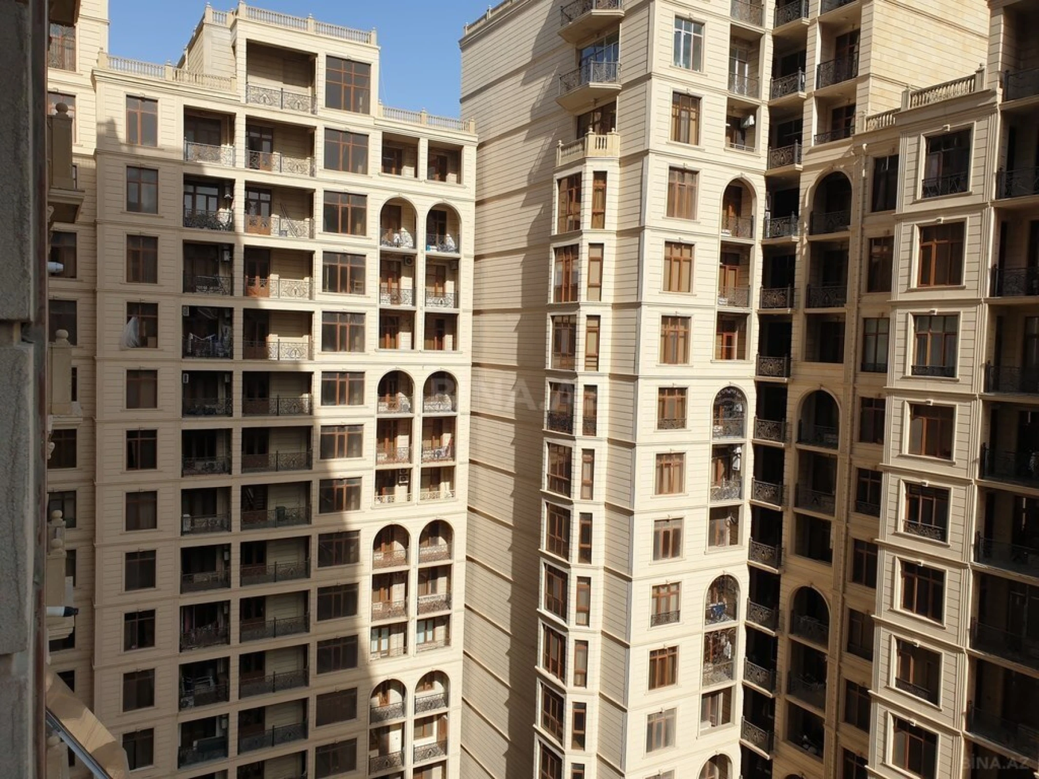 Satılır 4 otaqlı mənzil 209.8 m²