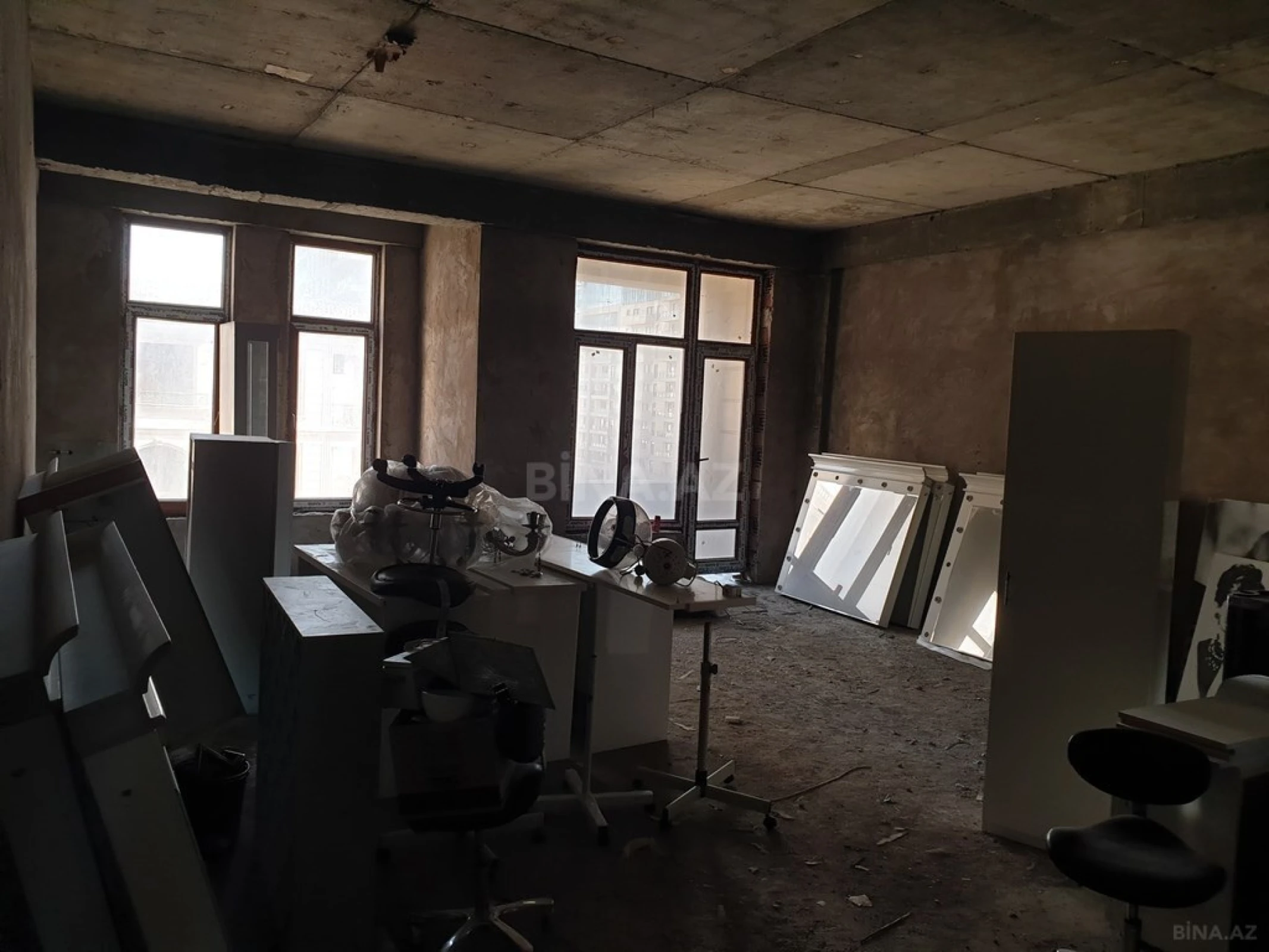 Satılır 4 otaqlı mənzil 209.8 m²